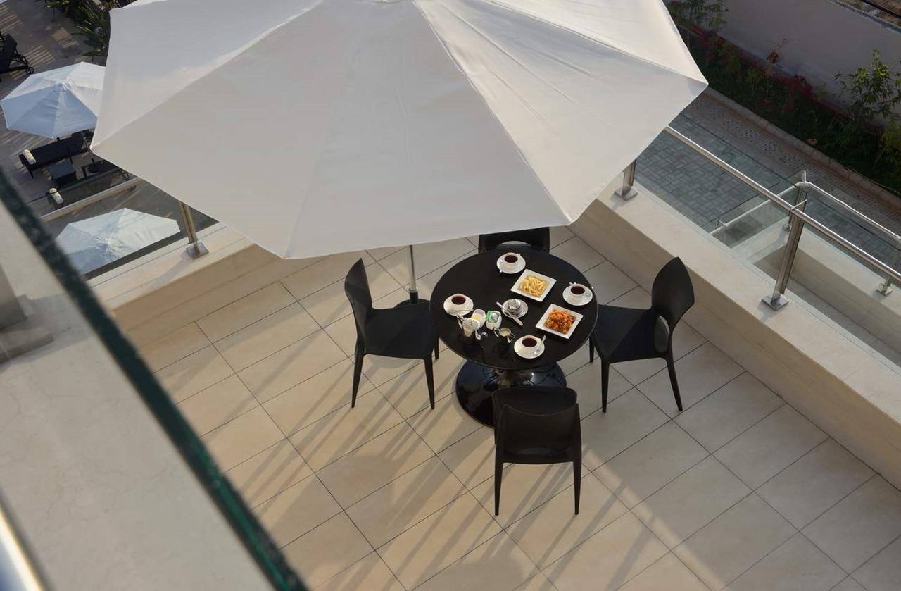 Marasa Sarovar Premiere Тірупаті Екстер'єр фото A patio umbrella
